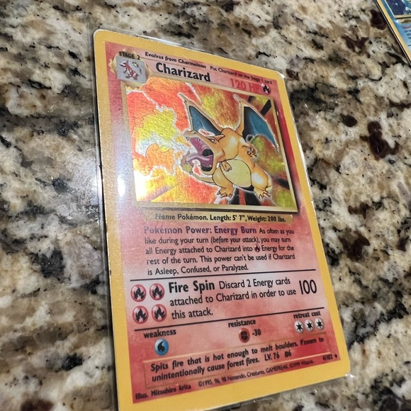 Holo Charizard - 4/102 - Pokémon Card - Picture 4 of 5